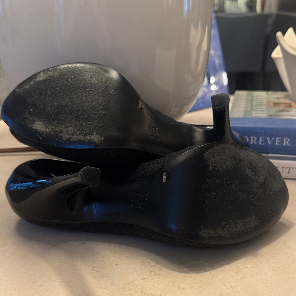BCBG MAXAZRIA Elegant Black Peep-Toe Heels - Picture 13 of 13